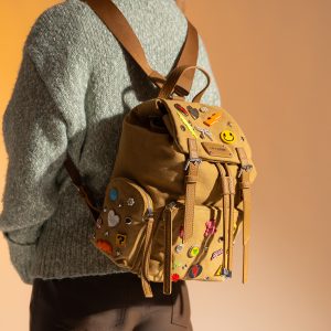 Mochila La Carrie Pins Taupe - Image 4